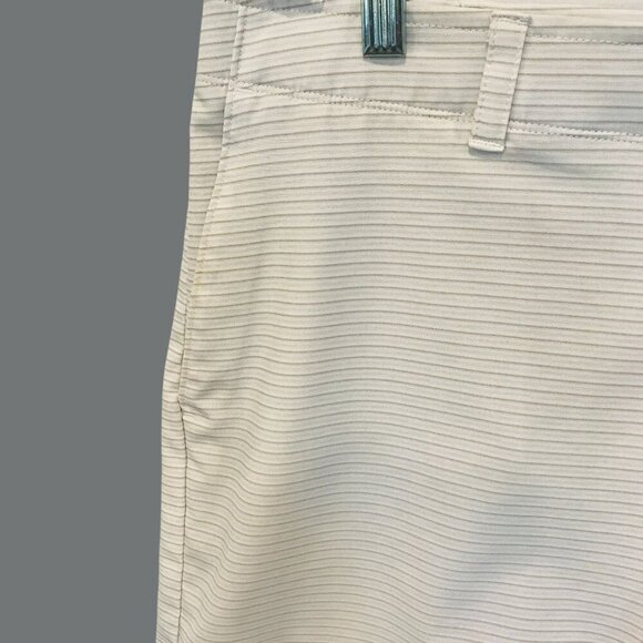 Ben Hogan Men's Flat Front Striped Bermuda Golf Shorts Sz 40 in Gray White - Picture 4 of 9